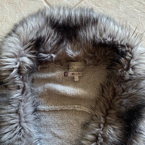 Cocoon knit sweater w removable faux fur - Picture 2 of 2